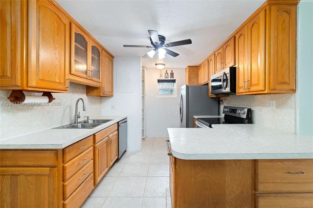 320 NE 59th Court, Oakland Park, FL 33334