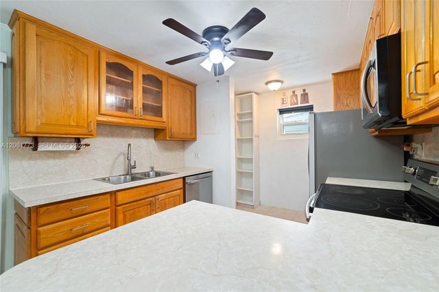 320 NE 59th Court, Oakland Park, FL 33334