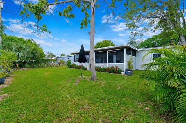 320 NE 59th Court, Oakland Park, FL 33334