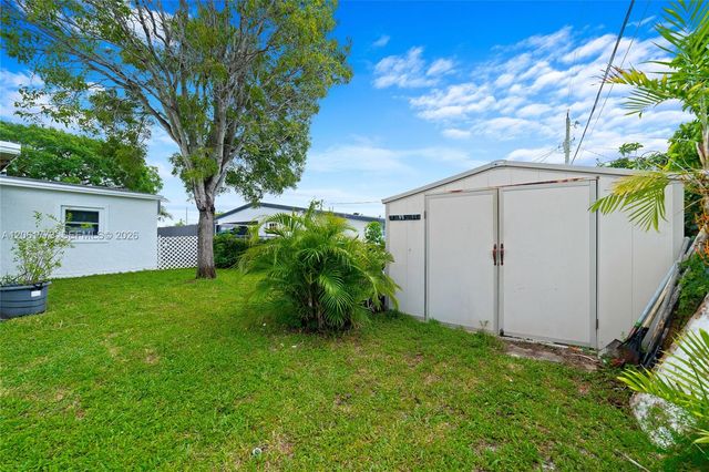 320 NE 59th Court, Oakland Park, FL 33334