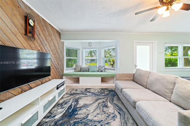320 NE 59th Court, Oakland Park, FL 33334