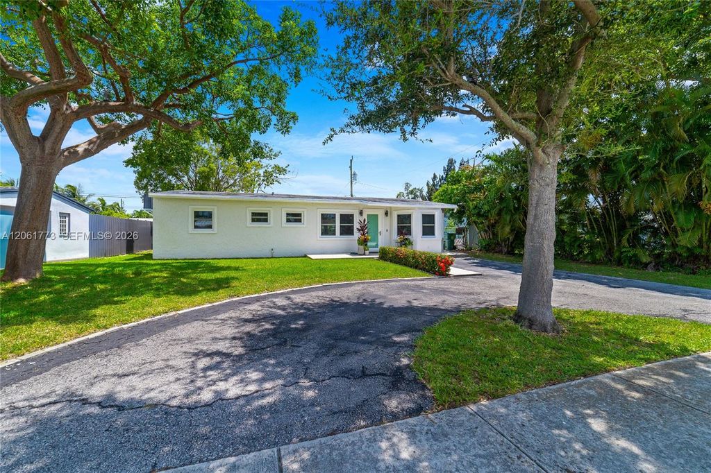 320 NE 59th Court, Oakland Park, FL 33334