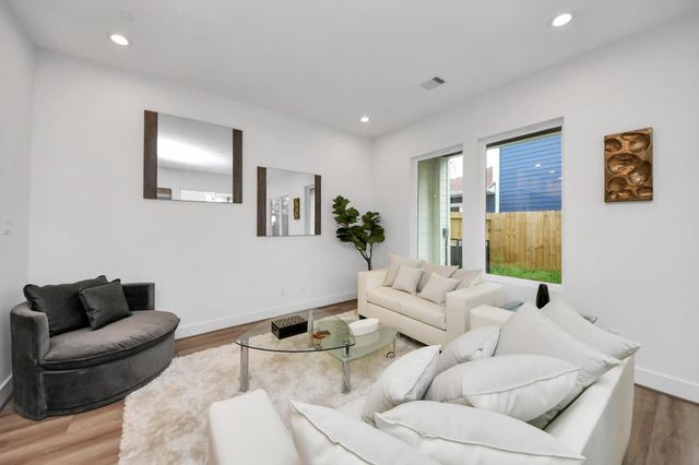 505 Middle Street, Houston, TX 77003