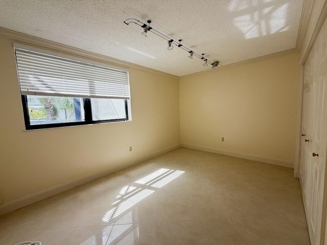 21085 NE 34th Avenue 404-1, Aventura, FL 33180