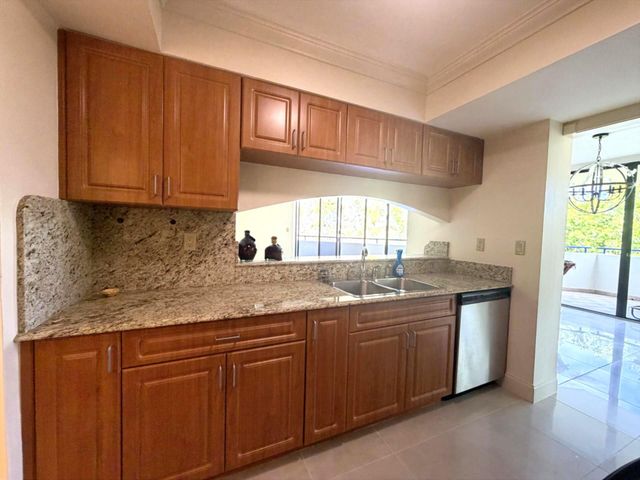 21085 NE 34th Avenue 404-1, Aventura, FL 33180