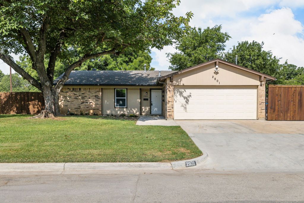 2801 Rosebud Lane, Richland Hills, TX 76118 — exterior