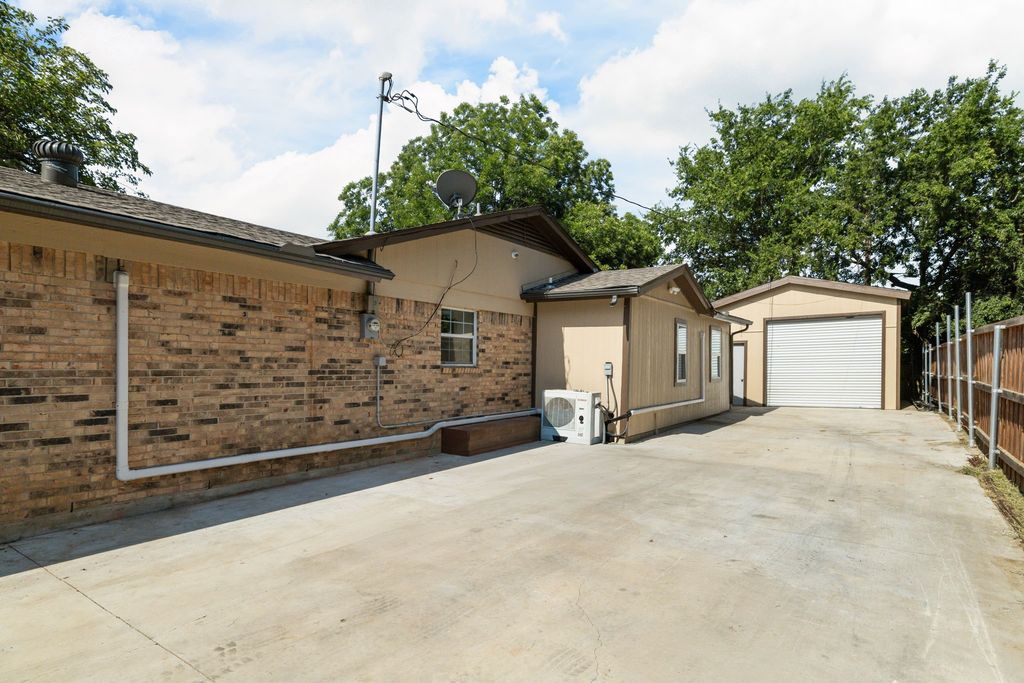 2801 Rosebud Lane, Richland Hills, TX 76118 — photo 2