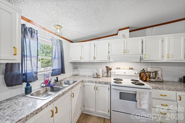 102 Sycamore Drive, Hickory, NC 28601
