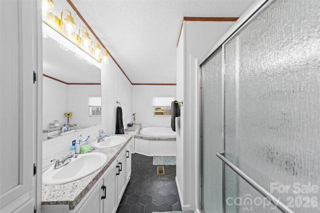 102 Sycamore Drive, Hickory, NC 28601