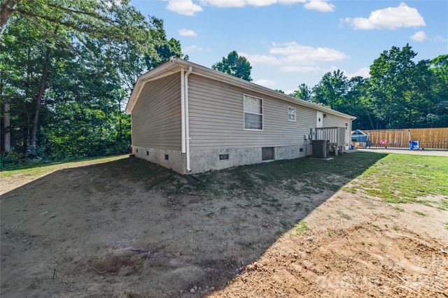 102 Sycamore Drive, Hickory, NC 28601