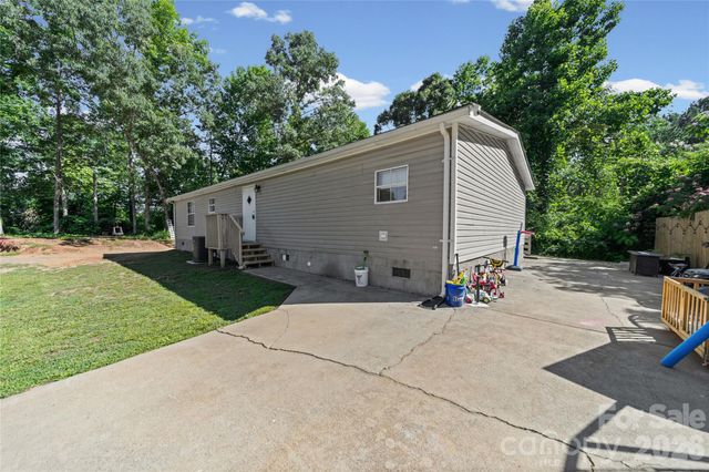 102 Sycamore Drive, Hickory, NC 28601