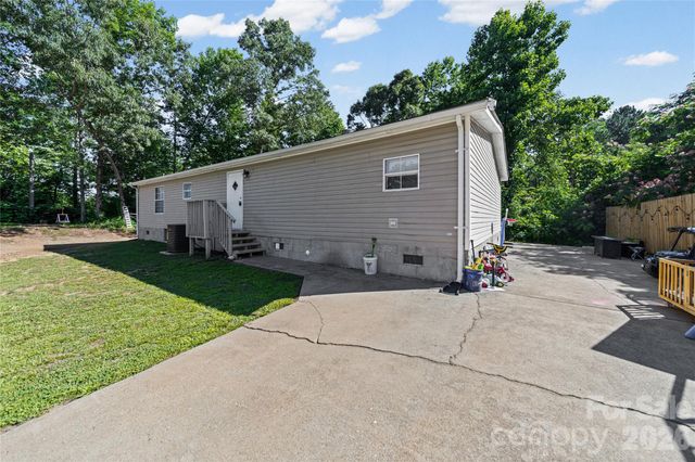 102 Sycamore Drive, Hickory, NC 28601