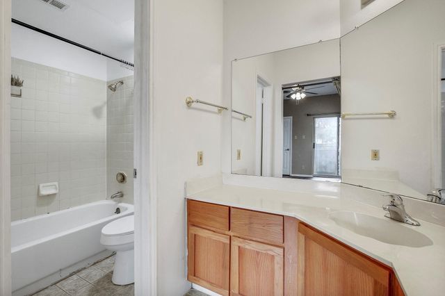 700 S 1st ST 304, Austin, TX 78704