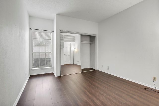700 S 1st ST 304, Austin, TX 78704