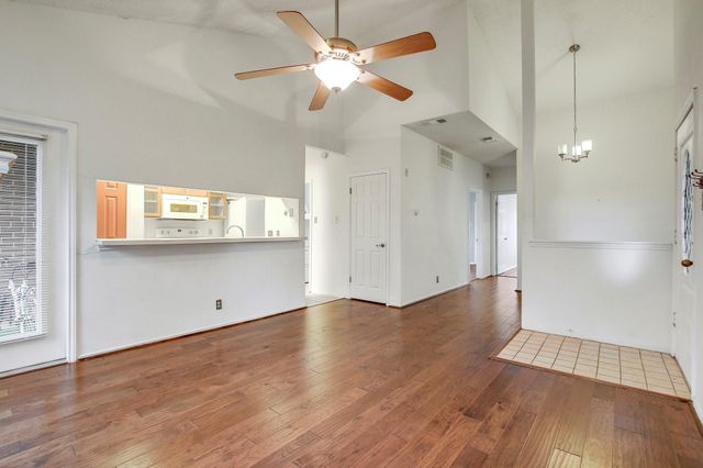 700 S 1st ST 304, Austin, TX 78704