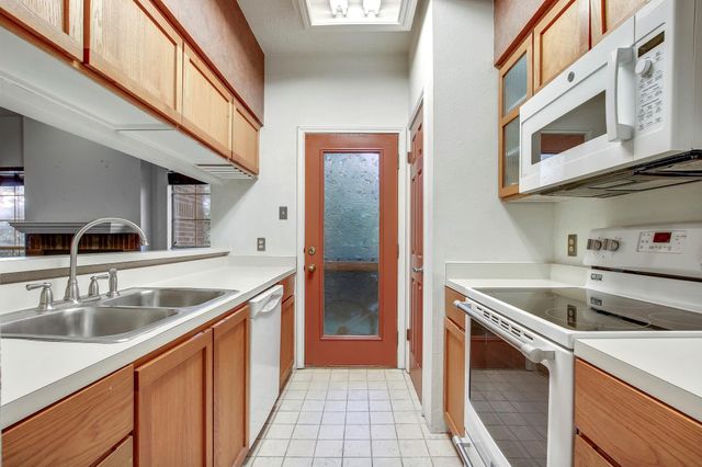 700 S 1st ST 304, Austin, TX 78704