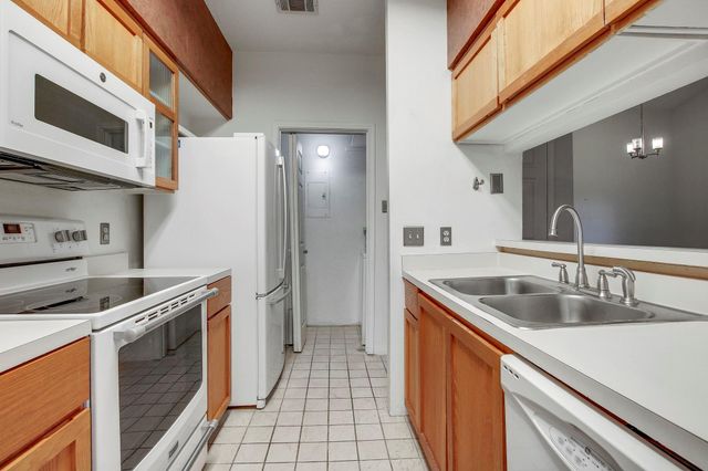700 S 1st ST 304, Austin, TX 78704