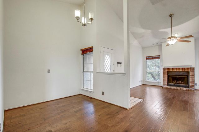 700 S 1st ST 304, Austin, TX 78704