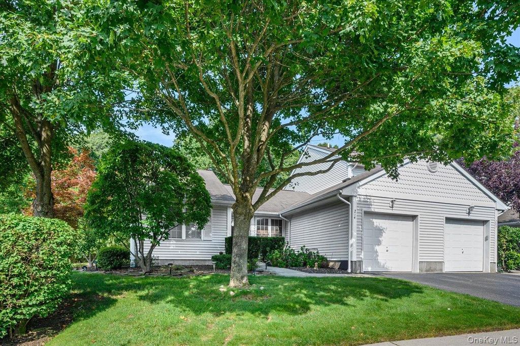 204 Mattituck Court, Melville, NY 11747 — exterior