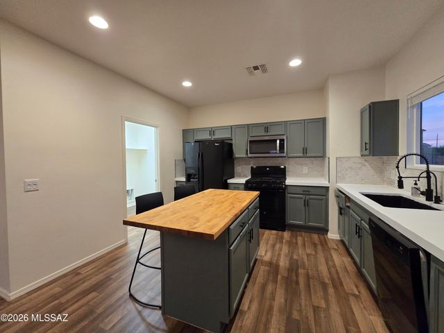 424 W RG Lee Place, Vail, AZ 85641