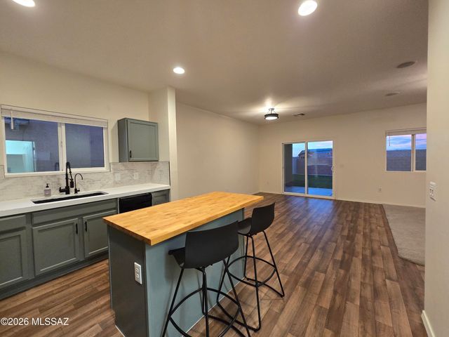 424 W RG Lee Place, Vail, AZ 85641