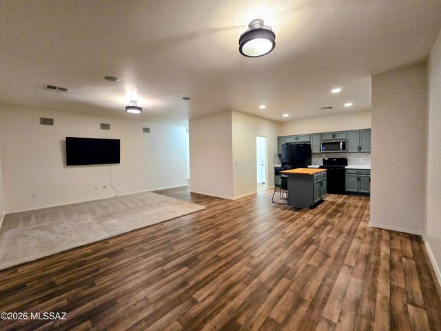 424 W RG Lee Place, Vail, AZ 85641
