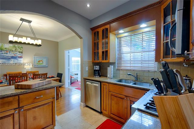 2308 SW 23rd Ter, Miami, FL 33145