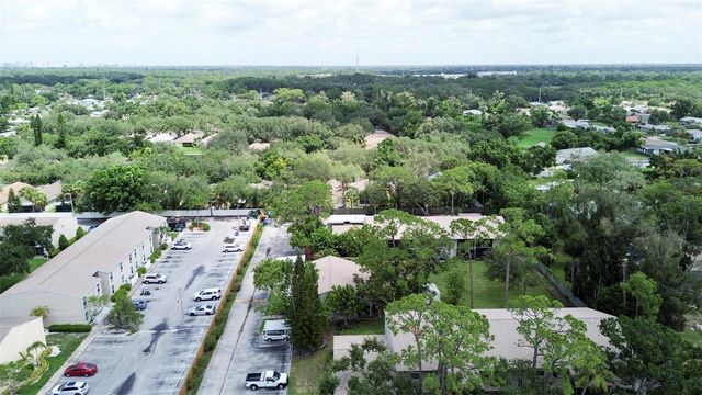 5677 SUMMER SIDE LANE 31B, Sarasota, FL 34231