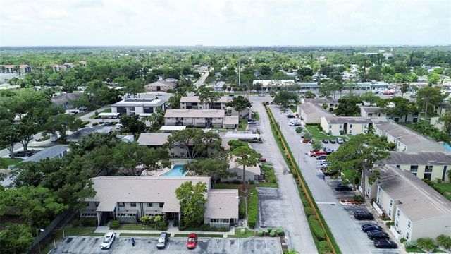 5677 SUMMER SIDE LANE 31B, Sarasota, FL 34231