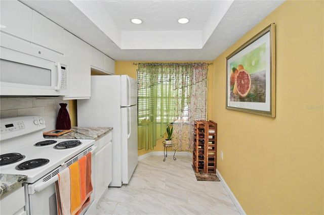 5677 SUMMER SIDE LANE 31B, Sarasota, FL 34231