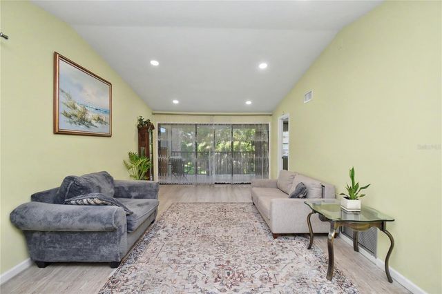 5677 SUMMER SIDE LANE 31B, Sarasota, FL 34231