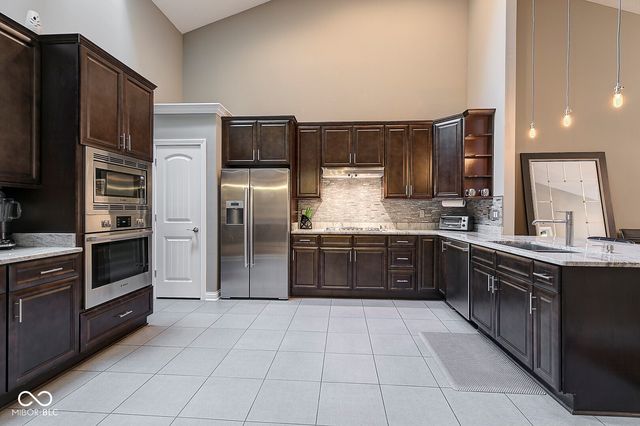 9732 Highpoint Ridge 101, Fishers, IN 46037