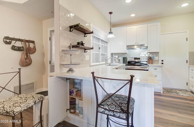 1633 E LAKESIDE Drive 170, Gilbert, AZ 85234