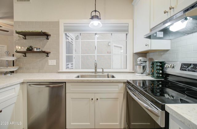 1633 E LAKESIDE Drive 170, Gilbert, AZ 85234