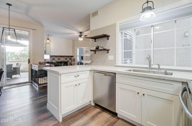 1633 E LAKESIDE Drive 170, Gilbert, AZ 85234