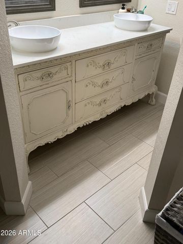 1633 E LAKESIDE Drive 170, Gilbert, AZ 85234