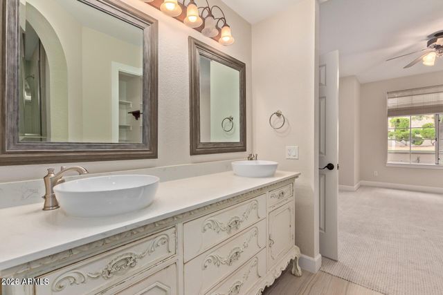 1633 E LAKESIDE Drive 170, Gilbert, AZ 85234