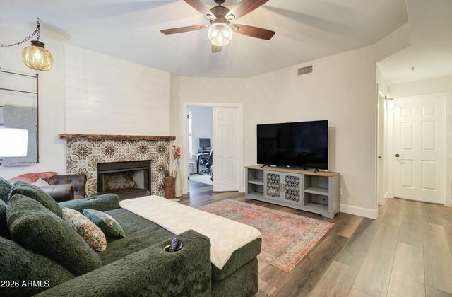 1633 E LAKESIDE Drive 170, Gilbert, AZ 85234