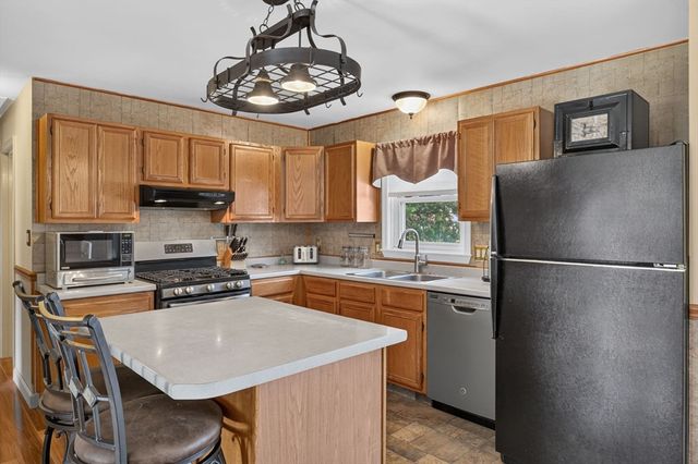 158 Amity St, Fall River, MA 02721