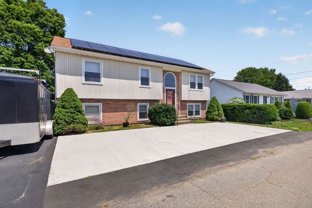 158 Amity St, Fall River, MA 02721
