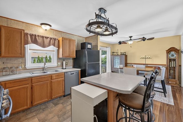 158 Amity St, Fall River, MA 02721
