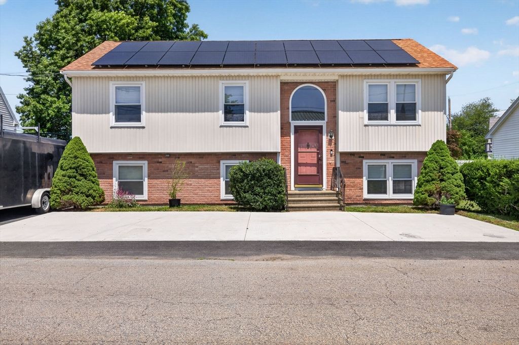 158 Amity St, Fall River, MA 02721