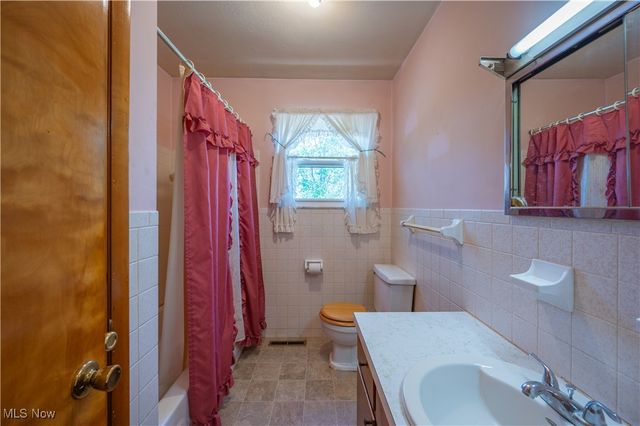 41 Burl Road, Parkersburg, WV 26104