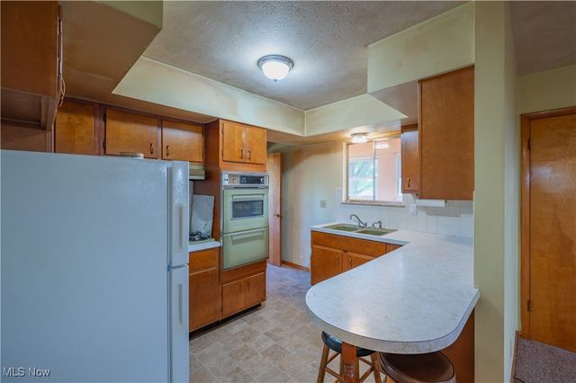 41 Burl Road, Parkersburg, WV 26104