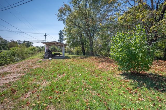 41 Burl Road, Parkersburg, WV 26104