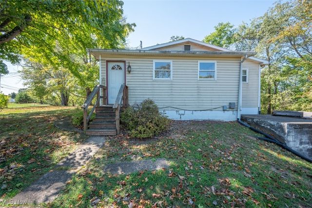 41 Burl Road, Parkersburg, WV 26104