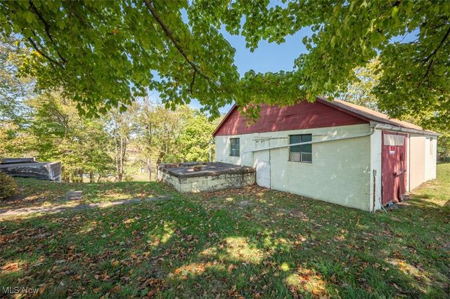 41 Burl Road, Parkersburg, WV 26104