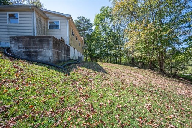 41 Burl Road, Parkersburg, WV 26104