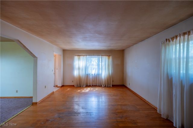 41 Burl Road, Parkersburg, WV 26104