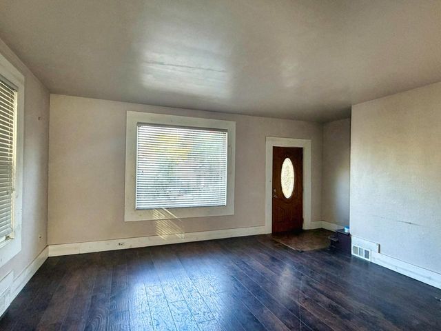 3739 W Kilbourn AVENUE, Milwaukee, WI 53208